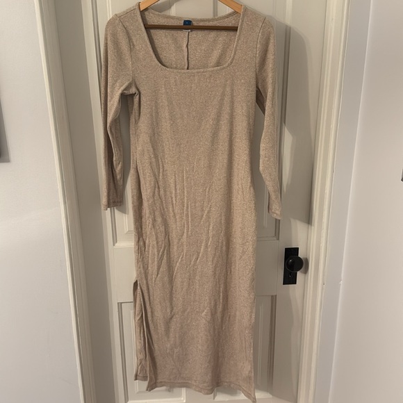Old Navy // Fitted Rib-Knit Maxi Dress in Oatmeal - Picture 3 of 4